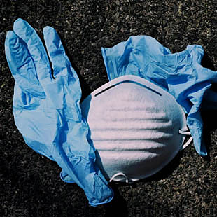 Mondkapjes en plastic handschoenen in tijden van corona
